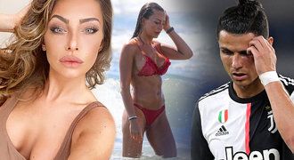 Téhle krásky se vzdal Ronaldo! Italská modelka se slunila v titěrných plavečkách