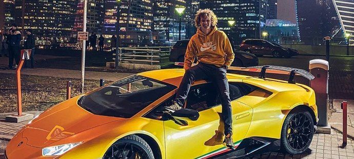 Fotbalista Alex Král si pořídil nové Lamborghini