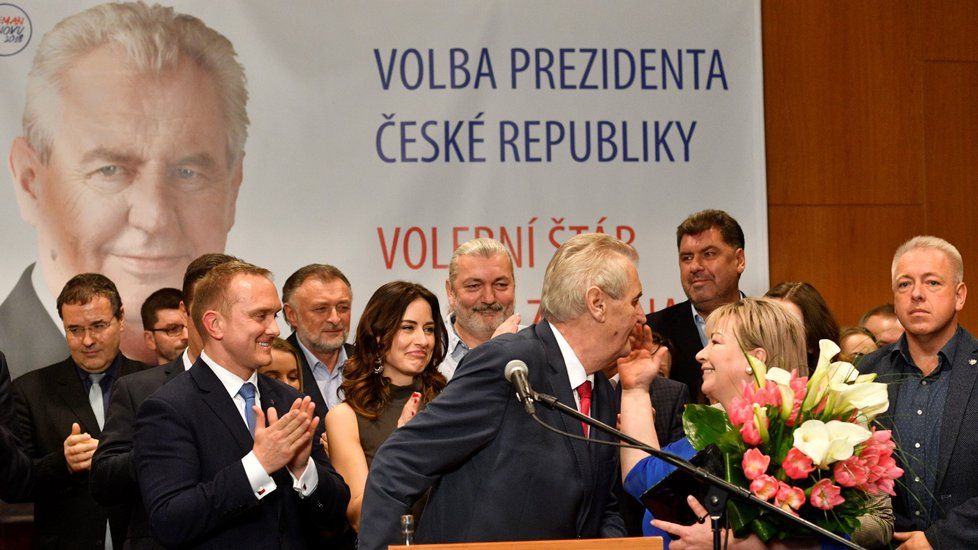 S Milošem Zemanem zůstává v českém prezidentském úřadu i vulgarizace politiky, svévole a redukování zahraničně-politického rozhledu na anekdoty.