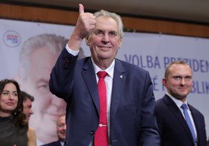Miloš Zeman ve svém volebním štábu
