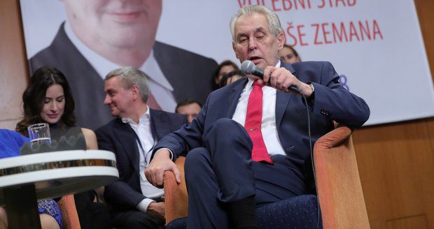 Zeman se poprvé od voleb objeví na Hradě. Pak si bere dovolenou a Ovčáček zuří