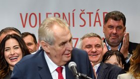 Miloš Zeman ve svém volebním štábu