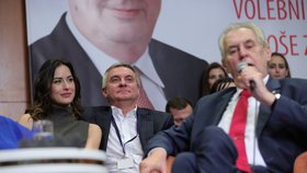 Miloš Zeman ve svém volebním štábu