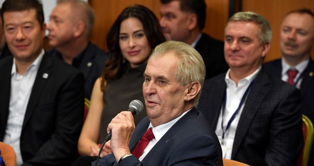 Zeman si po kampani dává pauzu: Až do středy bude odpočívat v Lánech