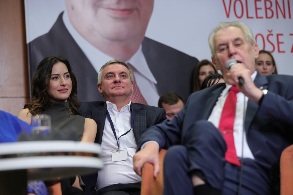 S Milošem Zemanem zůstává v českém prezidentském úřadu i vulgarizace politiky, svévole a redukování zahraničně-politického rozhledu na anekdoty.