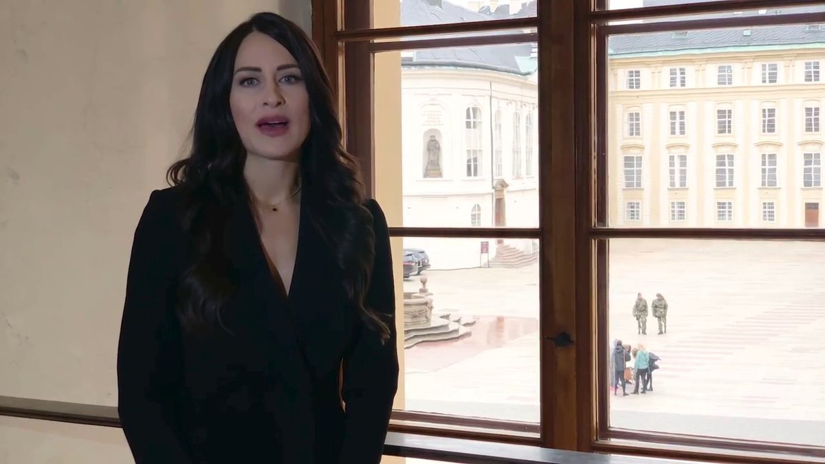 Alex Mynářová provádí diváky nového Youtube kanálu Kanceláře prezidenta republiky