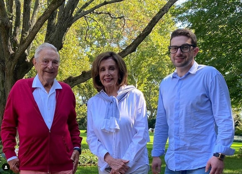 Alex Soros s otcem Georgem a Nancy Pelosiovou