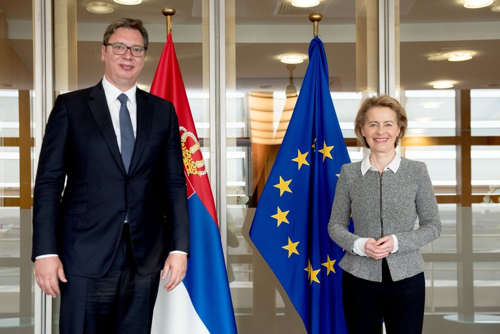 Srbský prezident Alexandar Vučić s předsedkyní Evropské komice Ursulou von der Leyen