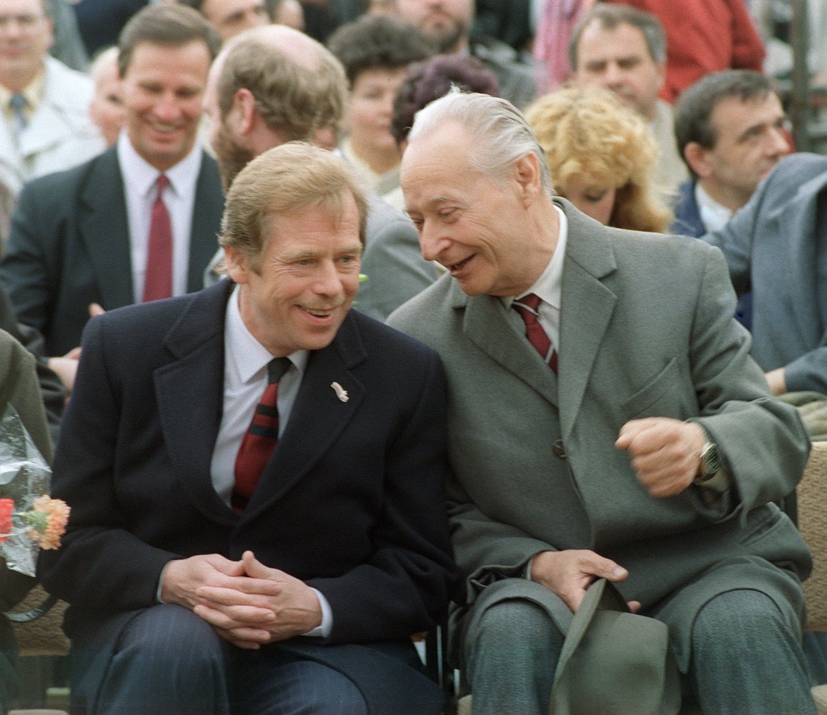 Přátelství s Václavem Havlem Dubčeka po listopadu 1989 vyneslo do politických výšin.