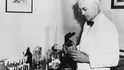 Budoucí nejvýznamější lék moderní medicíny objevil Alexander Fleming při úklidu na miskách se vzorky.
