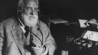 Teď tu byl Bell! Jára Cimrman nebyl jediný vynálezce, který chodil pozdě Teď tu byl Bell! Jára Cimrman nebyl jediný vynálezce, který chodil pozdě