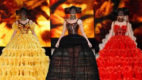 Perverze podle Alexandra McQueena: To není móda, ale oblečení pro včelaře!