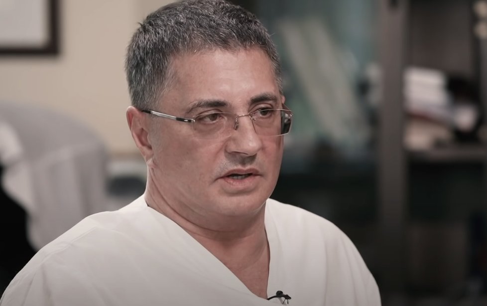 Ruská „tvář koronaviru“, lékař a televizní moderátor Alexander Myasnikov