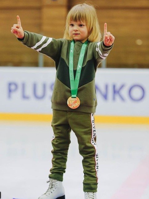 Pětiletý Alexander Pljuščenko v Rusko pojem. Světové firmy se předhánějí, aby nosil třeba jejich trička nebo čepice.