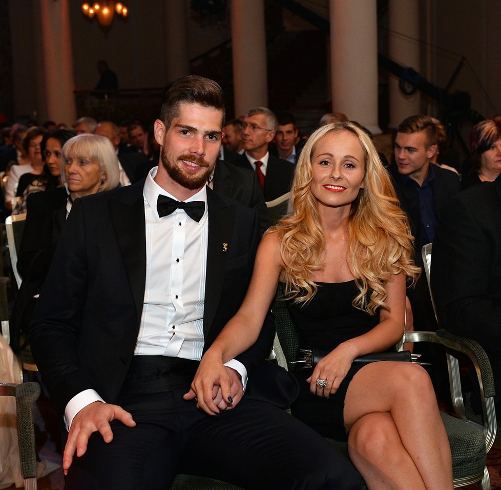 Alexander Salák se svojí manželkou na vyhlášení Zlatá hokejka.