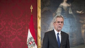 Dosluhující rakouský prezident Heinz Fischer přijal v Hofburgu vítěze voleb Alexandera Van der Bellena