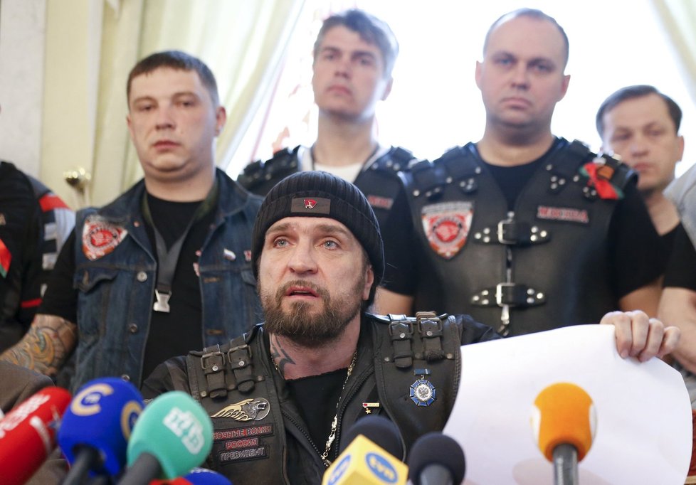 Alexandr „Chirurg“ Zaldostanov je rozhořčen cirkusem kolem průjezdu motorkářů Evropou.