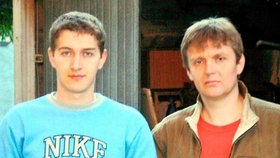 Alexandr Litviněnko (vpravo) se svým bratrem Maximem (vlevo)