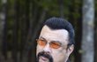 Steven Seagal navštívil Bělorusko: Od Lukašenka dostal melouny a mrkvičku