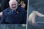 Ruský diktátor Alexandr Lukašenko byl údajně na vojenské přehlídce v Moskvě nemocný (9.5.2023)