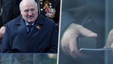 Obvázaná ruka, údajná sanitka a předčasný odjezd: Lukašenka v Moskvě zřejmě trápilo zdraví
