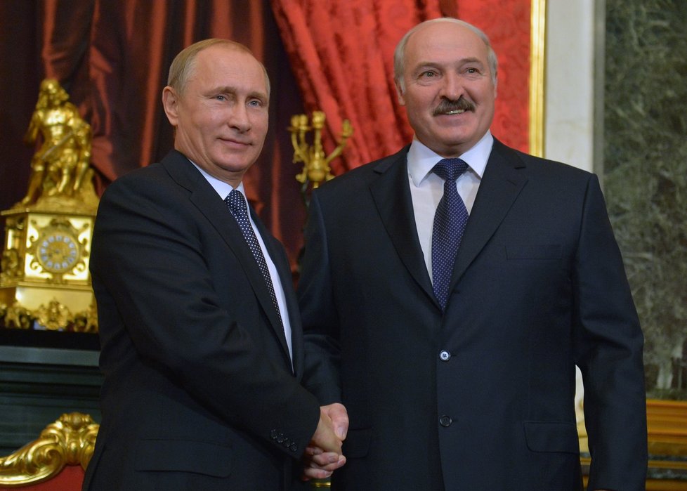 Alexandr Lukašenko na společné fotce se svým spojencem, ruským prezidentem Putinem