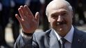 Rok od voleb, které málem odstartovaly jeho pád, zůstává autoritářský prezident Běloruska Alexandr Lukašenko stále ve funkci. Podle opozice nechce připustit opakování loňských protestů a chystá další masové zatýkání svých kritiků.