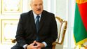 Běloruský prezident Alexandr Lukašenko uzavřel hranice s Polskem, Lotyšskem, Litvou a Ukrajinou. Vyměnil také ministra vnitra. Chce si tak upevnit svou moc.