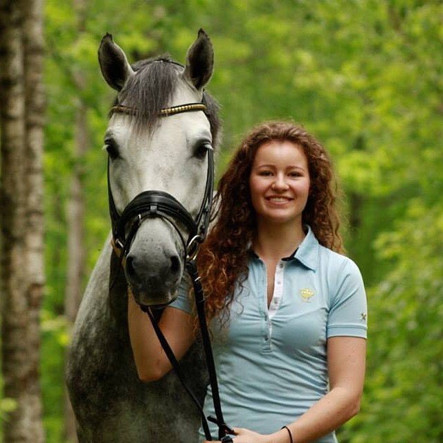Alexandra Andresen je juniorskou šampionkou v jízdě na koni.