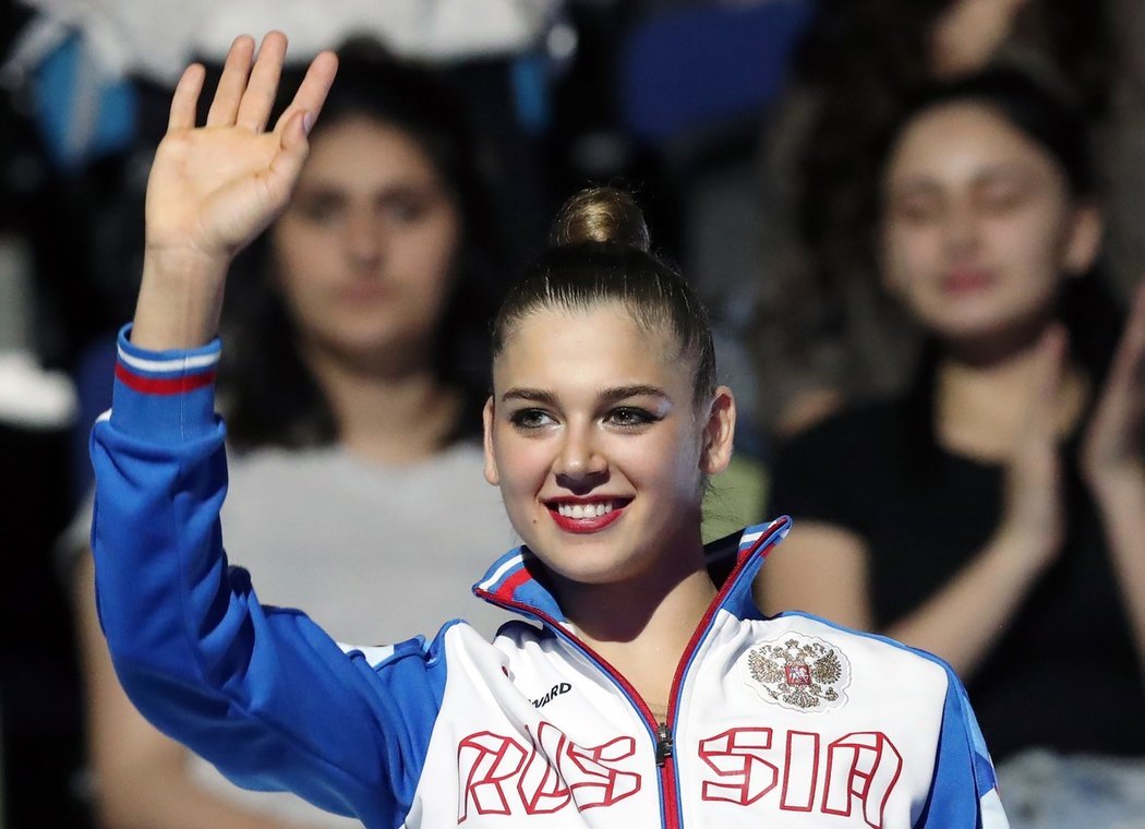 Krásná ruská moderní gymnastka Alexandra Soldatovová