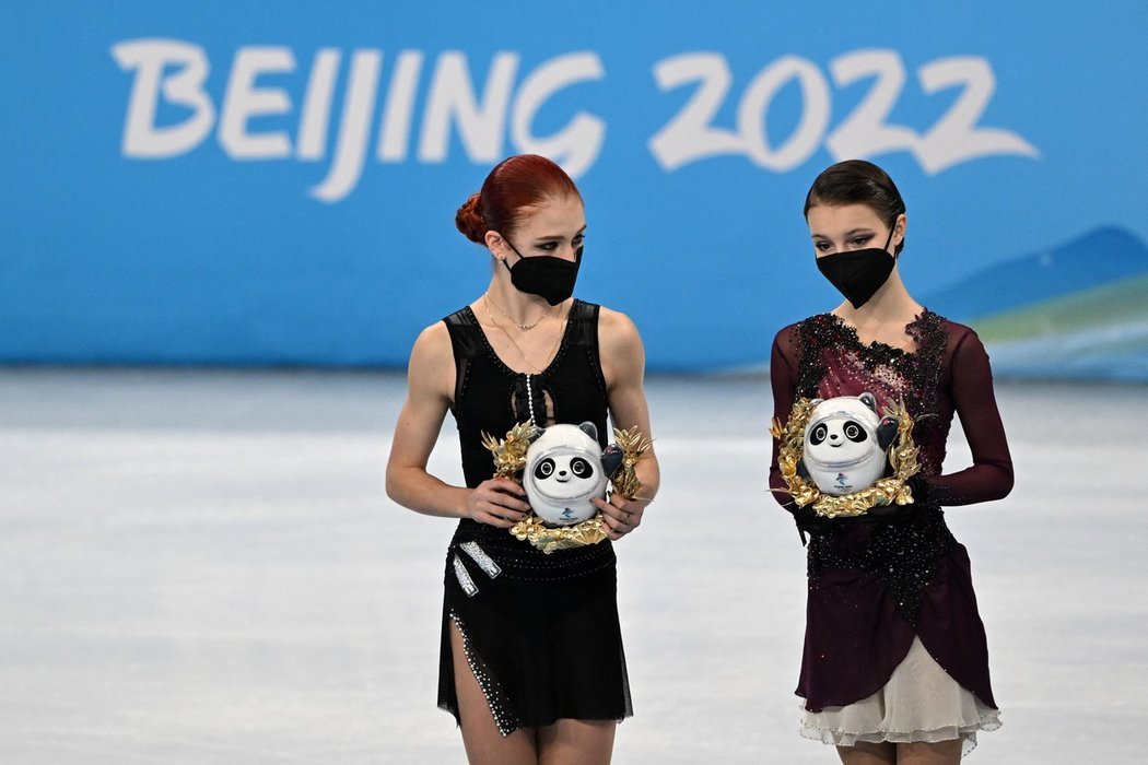 Stříbrná Alexandra Trusovová (vlevo) a olympijská vítězka Anna Ščerbakovová