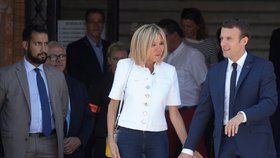 Zleva: Alexandre Benalla, Brigitte Macronová a Emmanuel Macron.