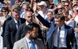 Alexandre Benalla a Emmanuel Macron na setkání s příznivci v Le Touquet (foto z 11. června 2017)