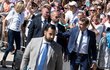 Alexandre Benalla a Emmanuel Macron na setkání s příznivci v Le Touquet (foto z 11. června 2017)