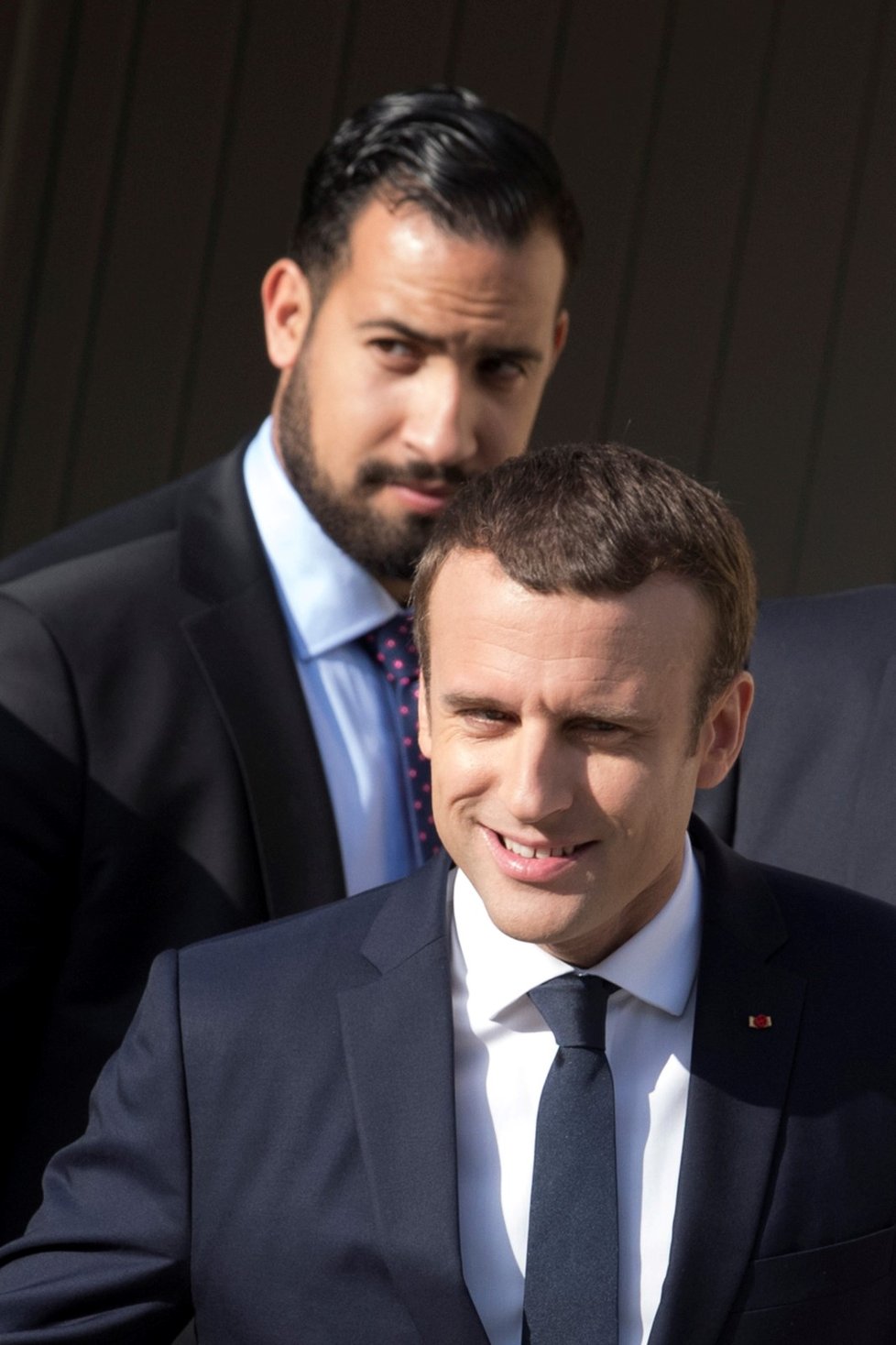 Prezident Francie Emmanuel Macron a jeho bodyguard Alexandre Benalla (foto z 18. června 2017).