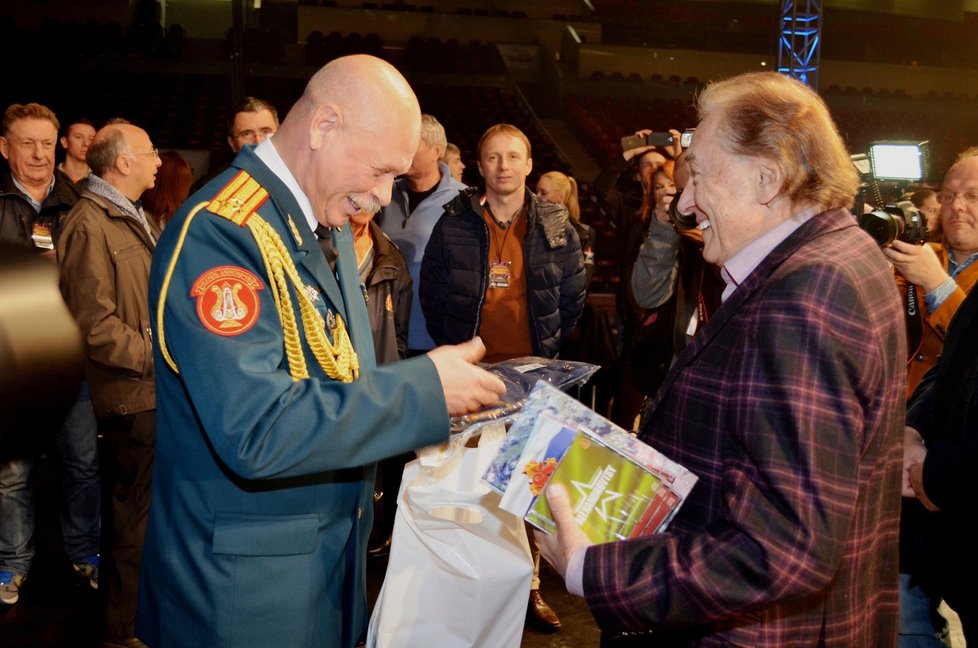 Slavík neplánovaně navštívil zkoušku Alexandrovců v Praze pár týdnů předtím, než se projevila jeho nemoc.