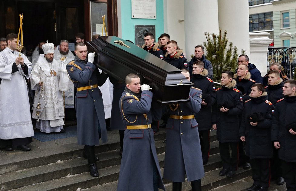 Rozloučení s Alexandrovci, kteří zahynuli při leteckém neštěstí.