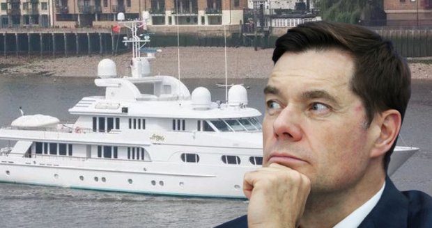 Slzy dalšího ruského oligarchy: Italové mu zabavili luxusní jachtu za 1,6 miliardy korun