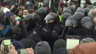 Střety s policií i 3 000 zatčených. Sledujte záběry z demonstrace v Rusku na podporu Navalného