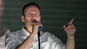 Navalnyj dostal nakládačku: Na jihu Ruska ho zbili kozáci