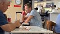 Otrava Alexeje Navalného: Jeden ze spolucestujících na svém instagramu sdílel fotky z letadla, kde se Navalnému udělalo špatně, (20.08.2020).