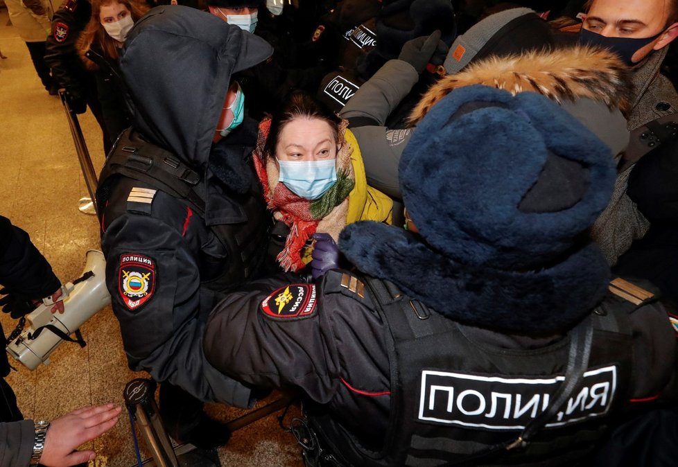 Zákrok policie na moskevském letišti Vnukovo