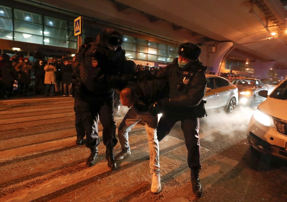 Zákrok policie na moskevském letišti Vnukovo