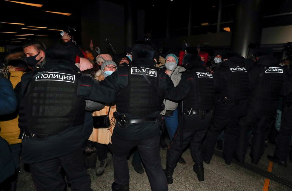 Zákrok policie na moskevském letišti Vnukovo