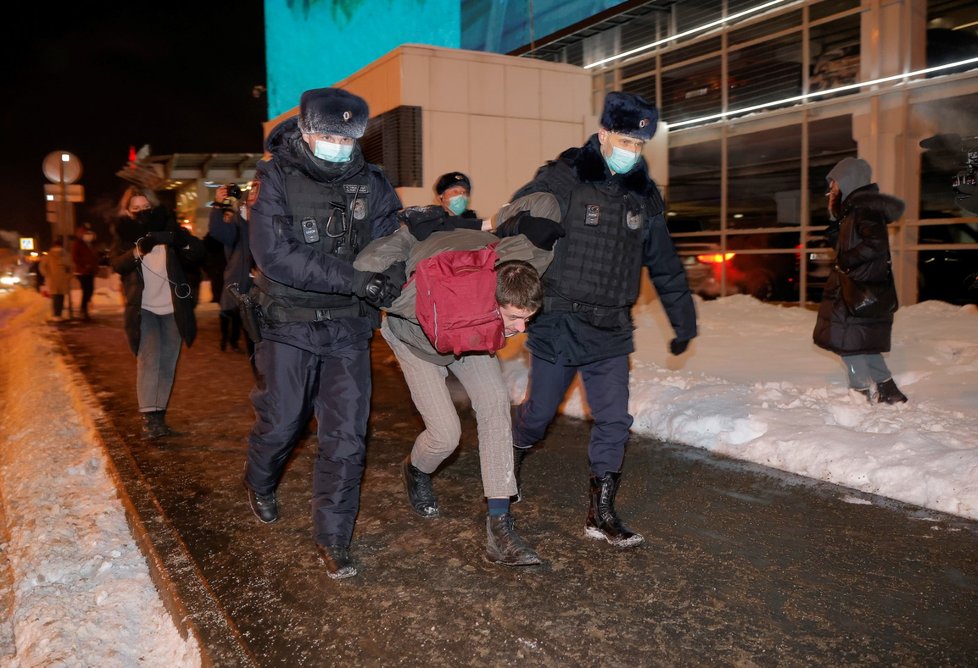 Zákrok policie na moskevském letišti Vnukovo