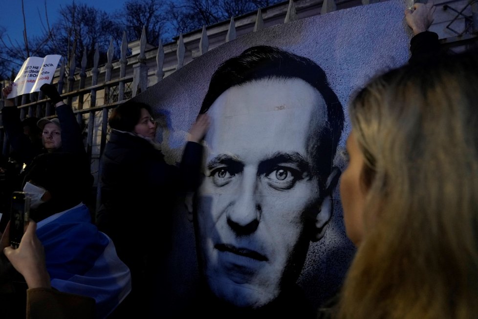 Uctění památky Navalného v polské Varšavě (16.2.2024)