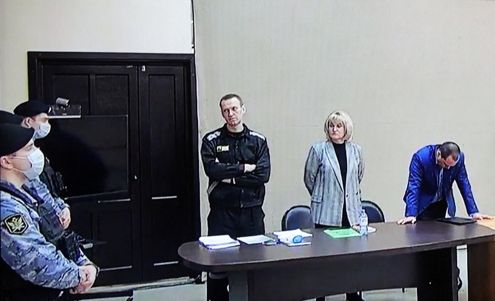 Alexej Navalnyj v soudní síni.