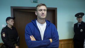 Ruský soud potvrdil 20 dnů vězení pro opozičního lídra, ten vyzývá k protestům