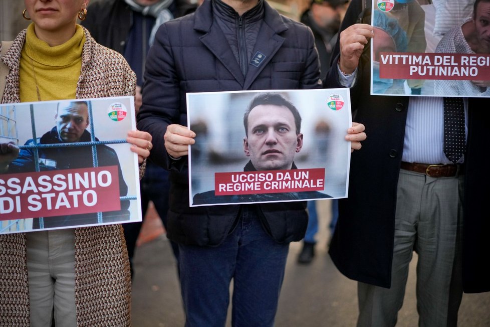 Protest po smrti Navalného v Římě před ruskou ambasádou (16.2.2024)