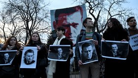 Úmrtí Navalného: Protest před ruskou ambasádou v Praze (16.2.2024)